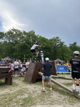 Coupe AURA VTT trial Eltis sponsor