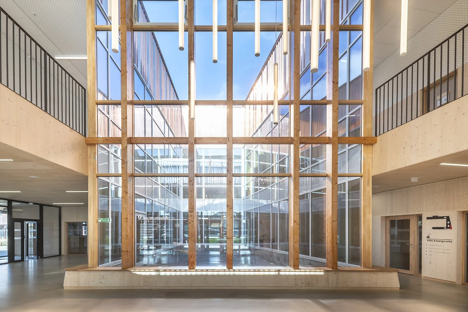 Installations électriques CFO-CFA - collège de Vétraz-Monthoux - Hall vitré entrée 2