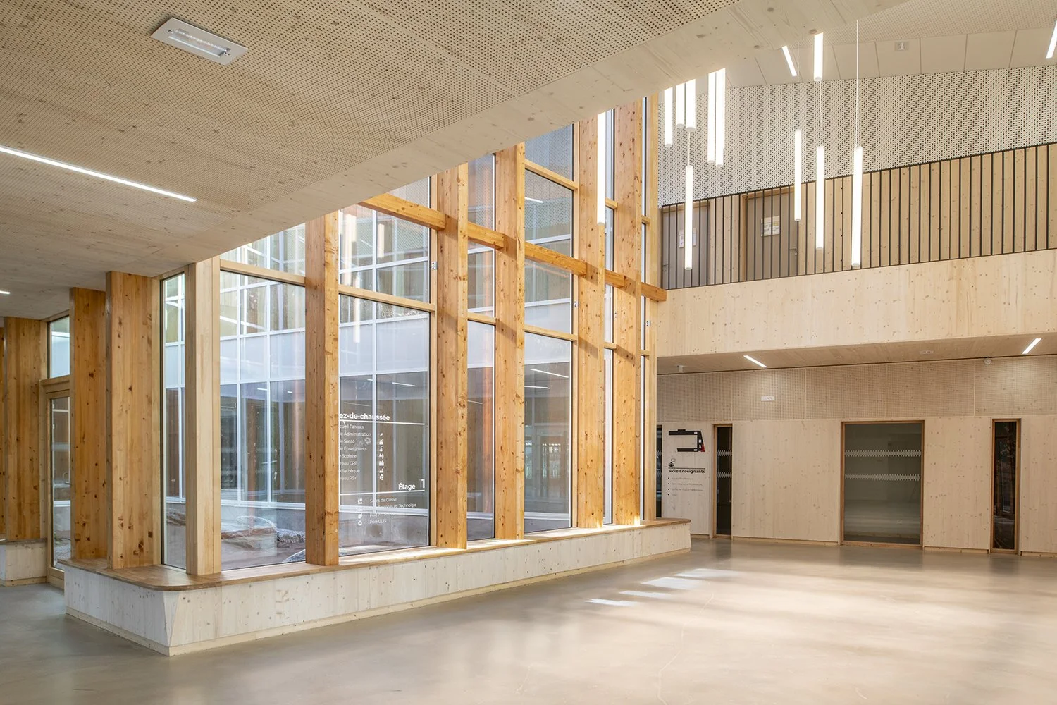 Installations électriques CFO-CFA - collège de Vétraz-Monthoux - Hall vitré entrée